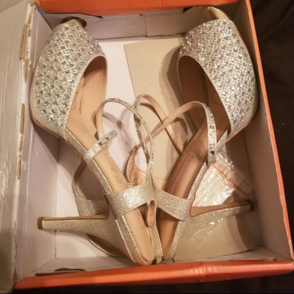 De Blossom Silver Heels - Picture 1 of 3